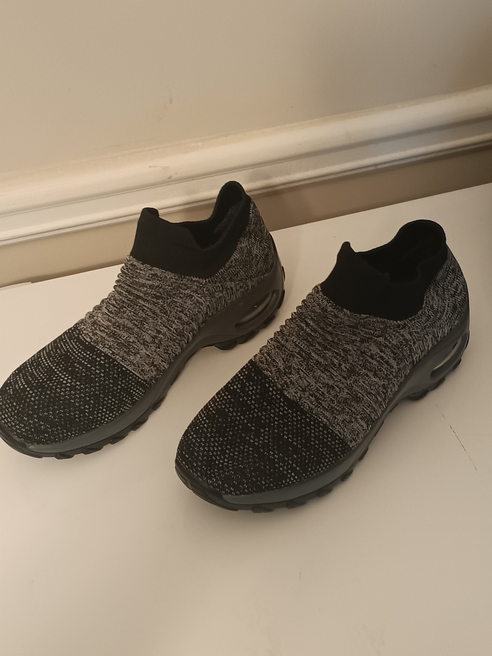 Women’s Slip-On Knit Sneakers - Black & Gray